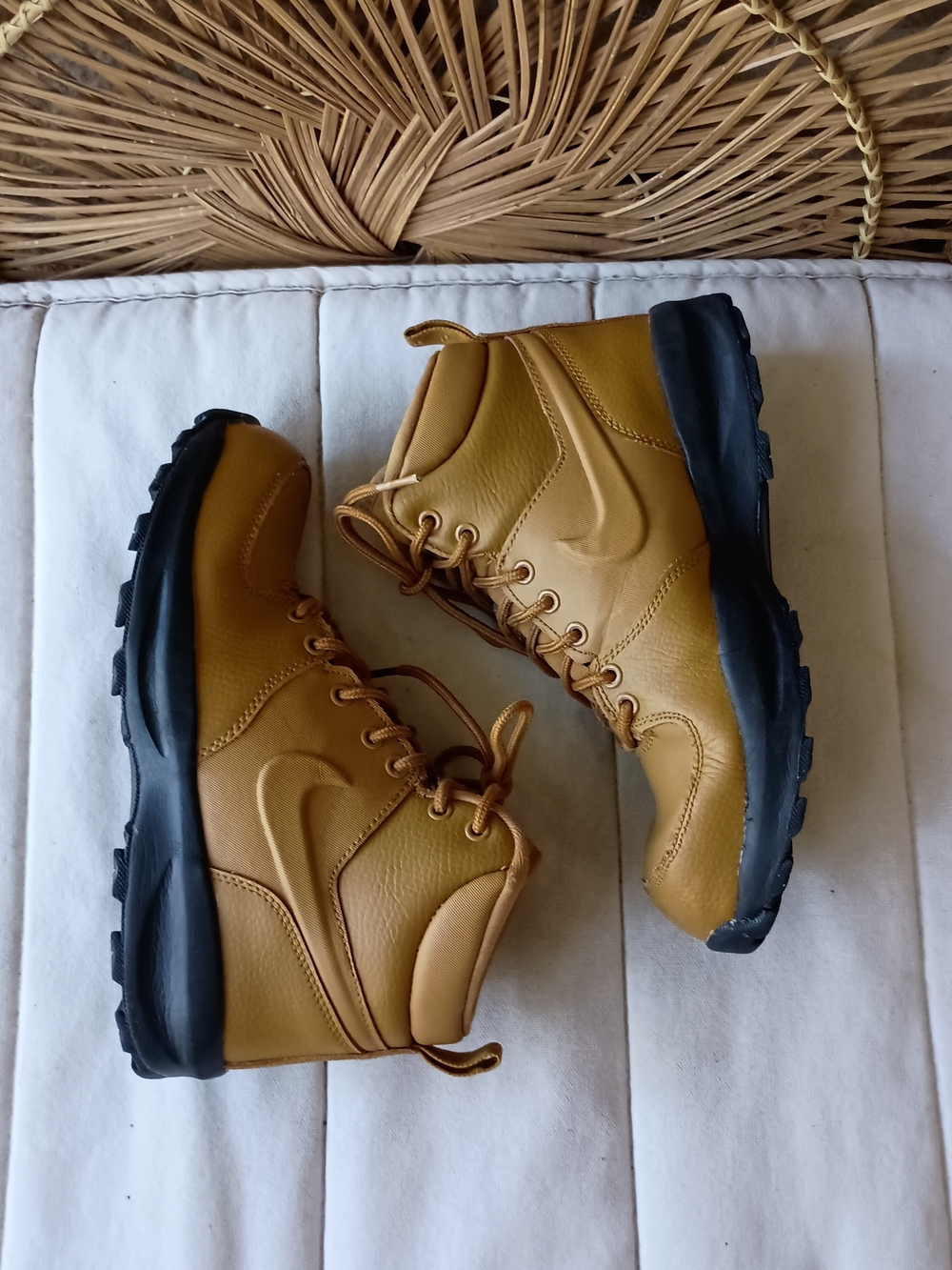 Nike Manoa Leather Outdoor Boots Kids Sizes Wheat/Black_5